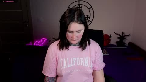 Emmy Bright     50  online show from 22, 12, 2025