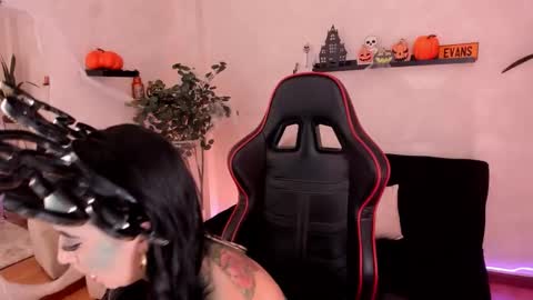 Emmy Evans  online show from 25, 10, 2025