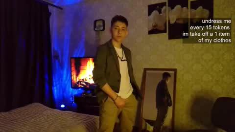 Snapshot of emveeboy96 chatting on 8, 11, 2025 emveeboy96 online show from 8, 11, 2025