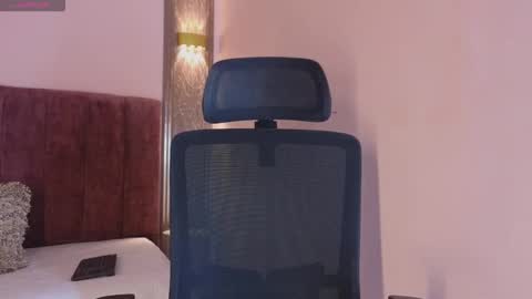 Snapshot of emy_leon chatting on 8, 2, 2026 Emy online show from 8, 2, 2026