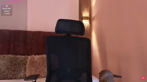 Snapshot of emy_leon chatting on 24, 2, 2026 Emy online show from 24, 2, 2026