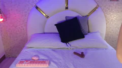 Snapshot of emy_rosse25 chatting on 8, 11, 2025 Emy online show from 8, 11, 2025