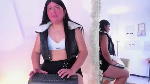 emy_sanz online show from 22, 7, 2026