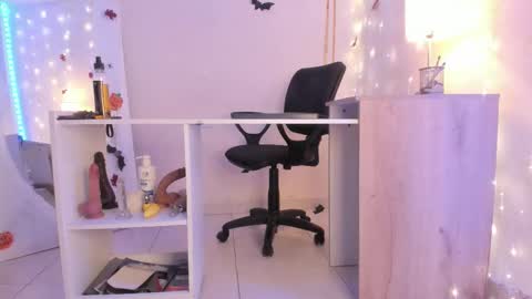 EMYLY  online show from 21, 10, 2025