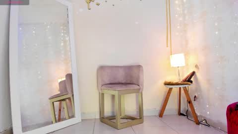 EMYLY  online show from 25, 11, 2025