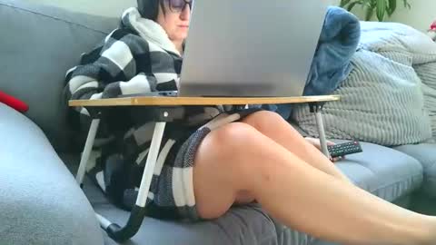 Snapshot of emyxxl chatting on 3, 2, 2026 emyxxl online show from 3, 2, 2026