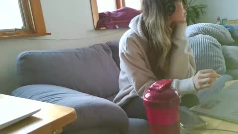 Snapshot of emyxxl chatting on 12, 2, 2026 emyxxl online show from 12, 2, 2026