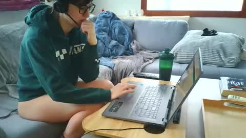 Snapshot of emyxxl chatting on 17, 2, 2026 emyxxl online show from 17, 2, 2026