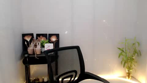 Snapshot of enchantress_mia03 chatting on 1, 6, 2026 enchantress_mia03 online show from 1, 6, 2026