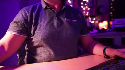 uk online show from 24, 9, 2025