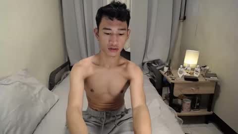 Snapshot of enzinoxx2024 chatting on 19, 10, 2025 enzo online show from 19, 10, 2025