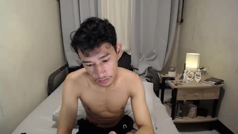 Snapshot of enzinoxx2024 chatting on 11, 11, 2025 enzo online show from 11, 11, 2025