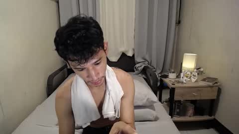 Snapshot of enzinoxx2024 chatting on 14, 11, 2025 enzo online show from 14, 11, 2025