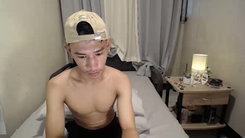 Snapshot of enzinoxx2024 chatting on 19, 11, 2025 enzo online show from 19, 11, 2025