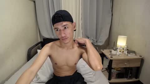 Snapshot of enzinoxx2024 chatting on 21, 11, 2025 enzo online show from 21, 11, 2025