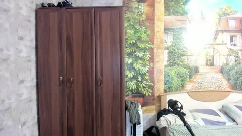 Snapshot of eric_the_vikking chatting on 6, 11, 2025 Eric online show from 6, 11, 2025