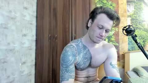 Snapshot of eric_the_vikking chatting on 28, 11, 2025 Eric online show from 28, 11, 2025