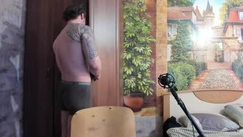 Snapshot of eric_the_vikking chatting on 1, 12, 2025 Eric online show from 1, 12, 2025