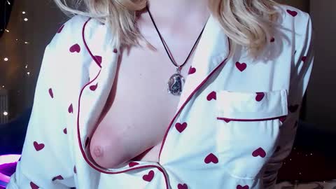 Snapshot of erica_mayer chatting on 27, 12, 2024 Erica online show from 27, 12, 2024