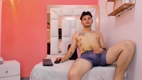 Snapshot of erickandnatasha_ chatting on 18, 2, 2026 Erick y Natasha online show from 18, 2, 2026