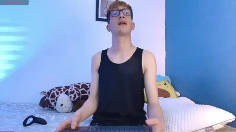 Snapshot of erik_golden_ chatting on 7, 5, 2026 I am Erik online show from 7, 5, 2026