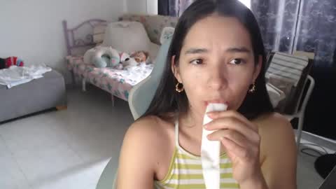 Snapshot of erina_1 chatting on 6, 5, 2026 erina_1 online show from 6, 5, 2026