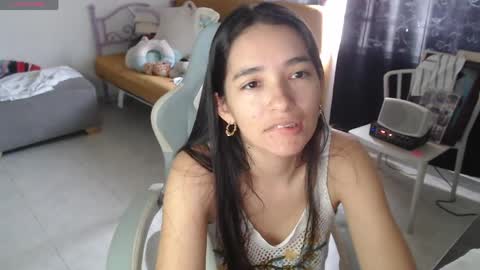 Snapshot of erina_1 chatting on 4, 6, 2026 erina_1 online show from 4, 6, 2026