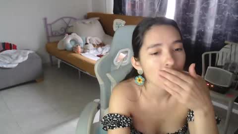 Snapshot of erina_1 chatting on 7, 6, 2026 erina_1 online show from 7, 6, 2026