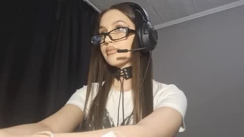 Snapshot of erinnnaji chatting on 6, 5, 2026 Katrin online show from 6, 5, 2026