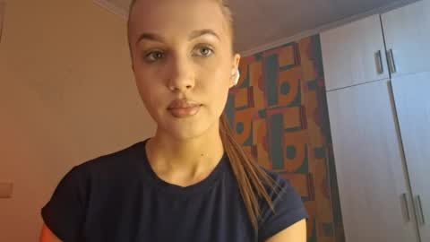 Snapshot of erinnnaji chatting on 7, 6, 2026 Katrin online show from 7, 6, 2026