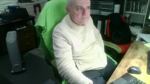 Snapshot of ernello chatting on 3, 10, 2025 ernello online show from 3, 10, 2025