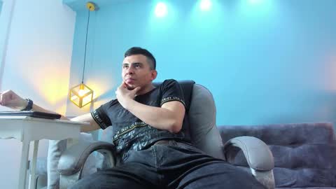 Snapshot of eross_santy chatting on 11, 9, 2025 Eross online show from 11, 9, 2025