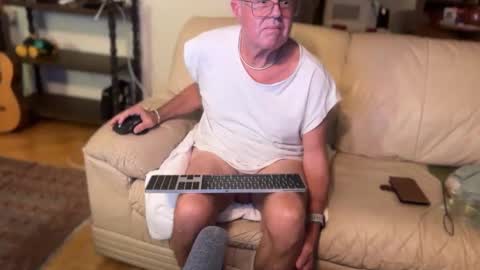Snapshot of erostalk chatting on 4, 10, 2025 eros online show from 4, 10, 2025