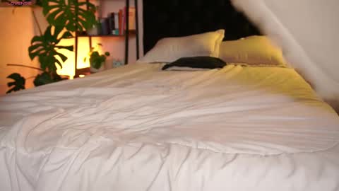 Snapshot of eroswild_ chatting on 13, 9, 2025 Eros Wild online show from 13, 9, 2025