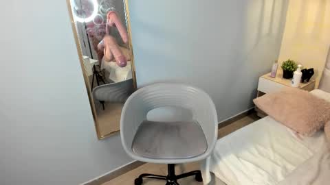 Escarlet online show from 25, 2, 2025