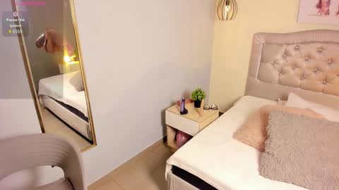 Escarlet online show from 19, 11, 2025