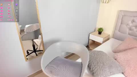 Snapshot of escarleth__ chatting on 7, 7, 2026 Escarlet online show from 7, 7, 2026