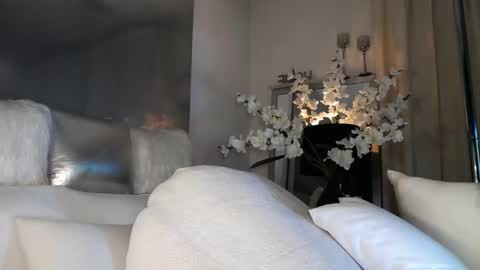 Snapshot of eskeira_ chatting on 12, 3, 2025 Esther online show from 12, 3, 2025