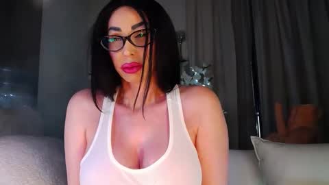 Snapshot of eskeira_ chatting on 24, 9, 2025 Esther online show from 24, 9, 2025