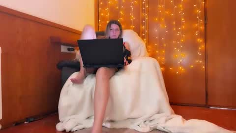 Snapshot of esma347866 chatting on 16, 1, 2026 esma347866 online show from 16, 1, 2026