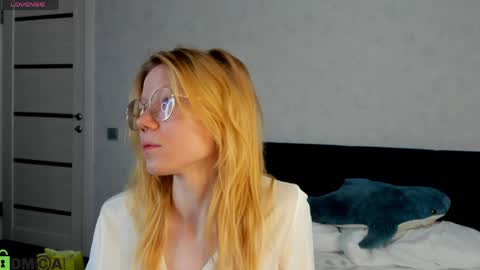 Snapshot of esme_runn chatting on 7, 5, 2026 Esme Runn online show from 7, 5, 2026