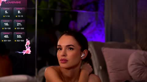 Snapshot of esmeainsley chatting on 10, 1, 2025 Raluca online show from 10, 1, 2025