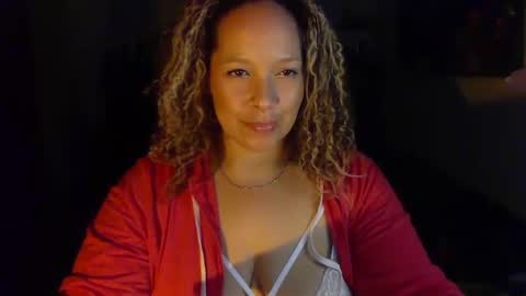 Snapshot of esmeluvs chatting on 20, 9, 2025 Esme Luv online show from 20, 9, 2025