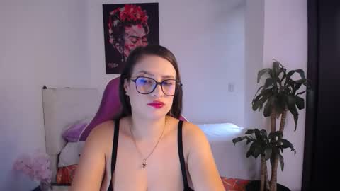 Esmeralda online show from 8, 2, 2026