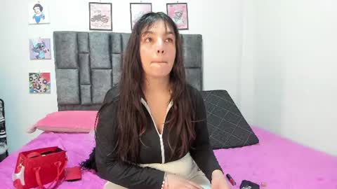 Snapshot of esmeraldaa_sc chatting on 17, 6, 2026 Perla online show from 17, 6, 2026