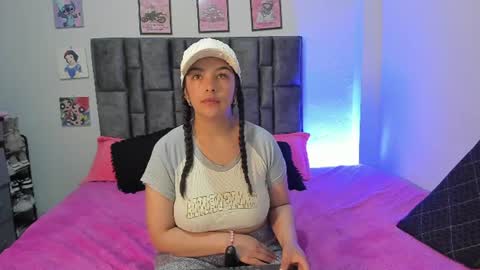 Snapshot of esmeraldaa_sc chatting on 18, 6, 2026 Perla online show from 18, 6, 2026