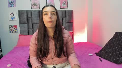Snapshot of esmeraldaa_sc chatting on 22, 6, 2026 Perla online show from 22, 6, 2026