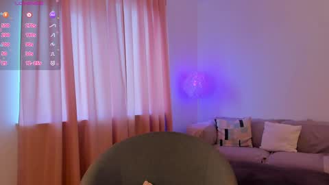 Esmi online show from 1, 2, 2025