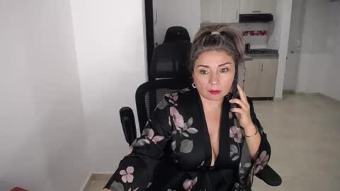 Snapshot of esperanza86_ chatting on 15, 5, 2026 Juliana online show from 15, 5, 2026