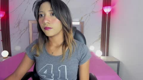 esperanzamora online show from 4, 4, 2026